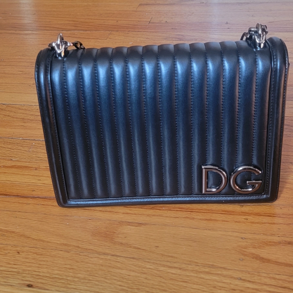 I'm selling my pre-owned authentic D&G